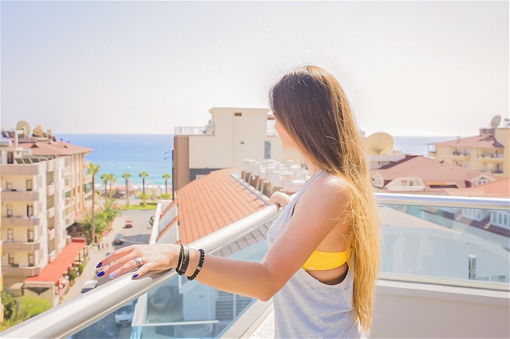 Kleopatra Arsi Hotel — Hotel building in Alanya