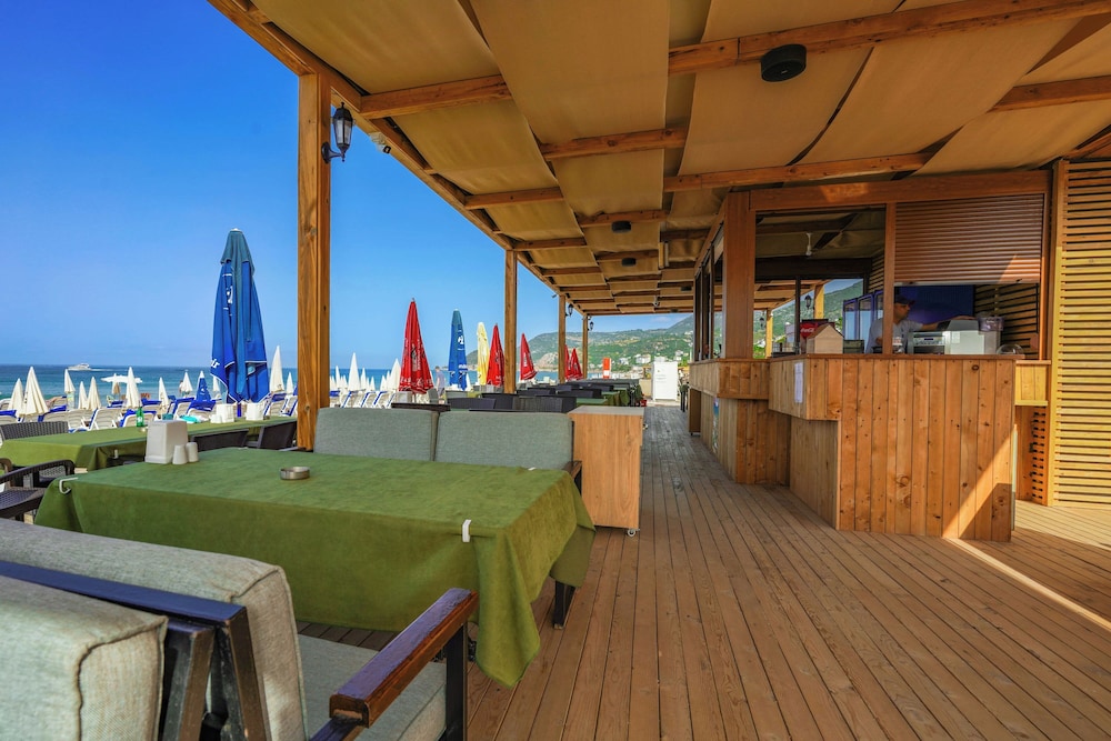 Kleopatra Arsi Hotel — Restaurant & bars in Alanya