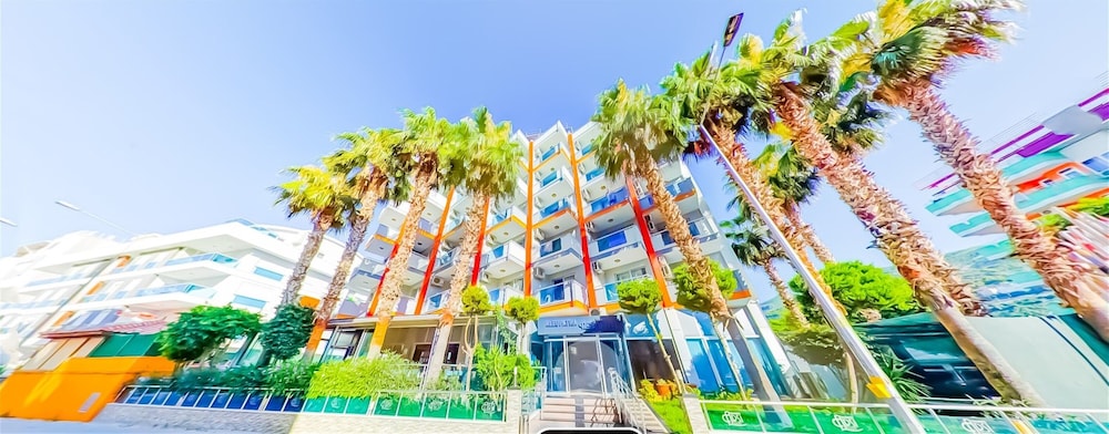 Kleopatra Arsi Hotel — Hotel building in Alanya