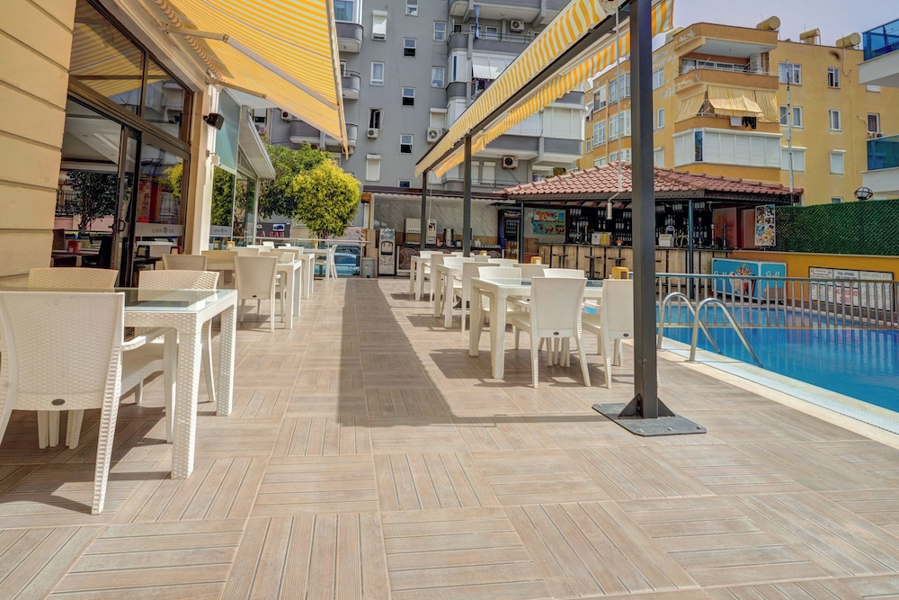 Kleopatra Arsi Hotel — Restaurant & bars in Alanya