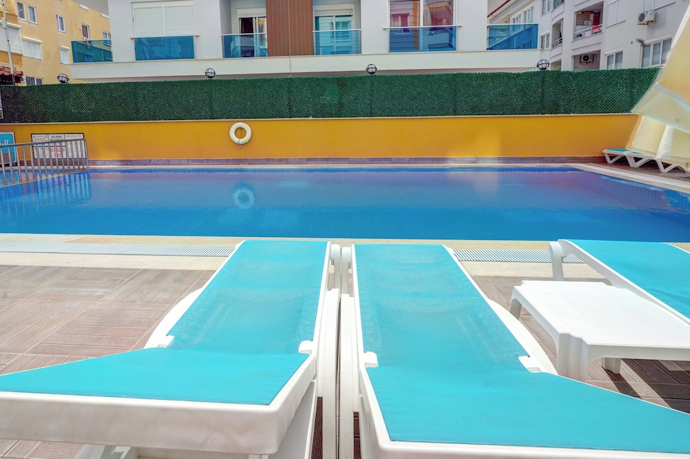 Kleopatra Arsi Hotel — Swimming pool in Alanya