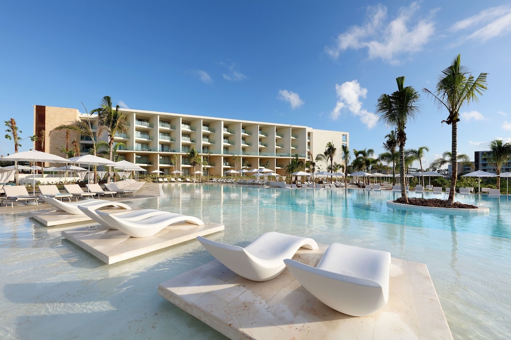 Grand Palladium Select Costa Mujeres - All Inclusive — Swimming pool in Playa Mujeres, Quintana Roo
