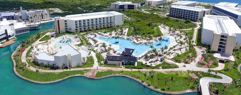 Grand Palladium Select Costa Mujeres - All Inclusive — Swimming pool in Playa Mujeres, Quintana Roo