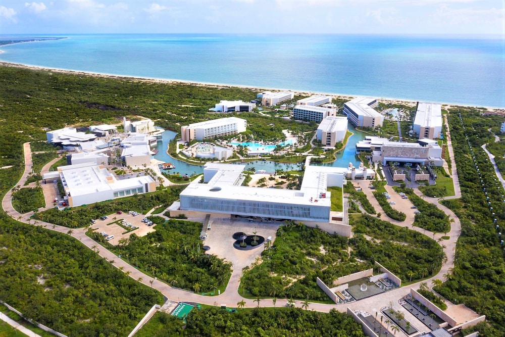 Grand Palladium Select Costa Mujeres - All Inclusive — Hotel building in Playa Mujeres, Quintana Roo