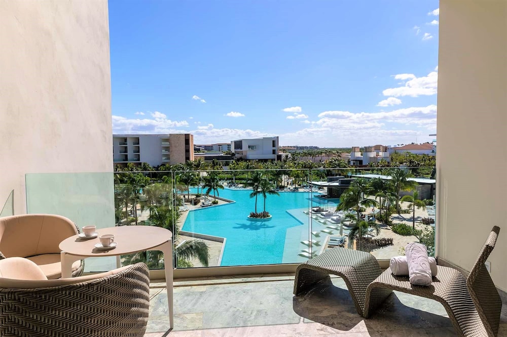 Grand Palladium Select Costa Mujeres - All Inclusive — Swimming pool in Playa Mujeres, Quintana Roo