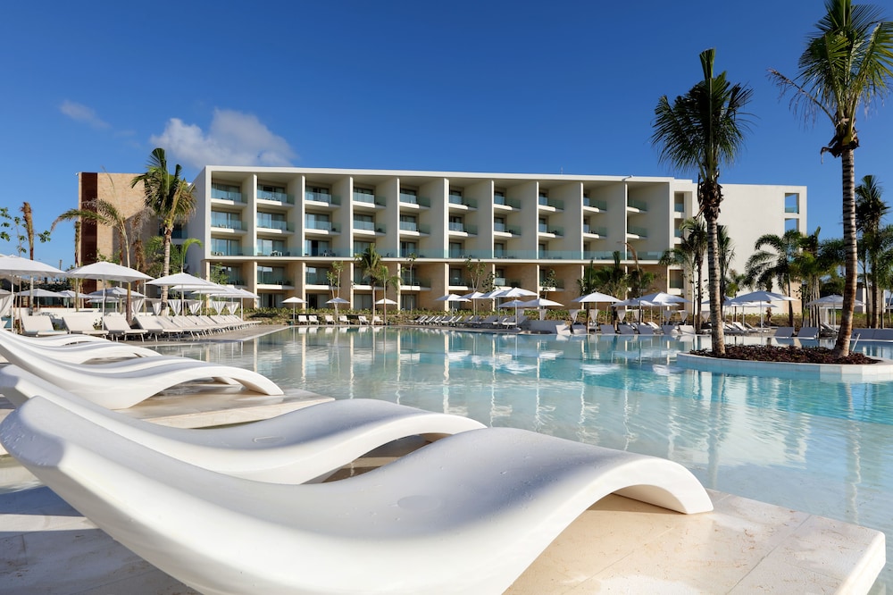 Grand Palladium Select Costa Mujeres - All Inclusive — Swimming pool in Playa Mujeres, Quintana Roo