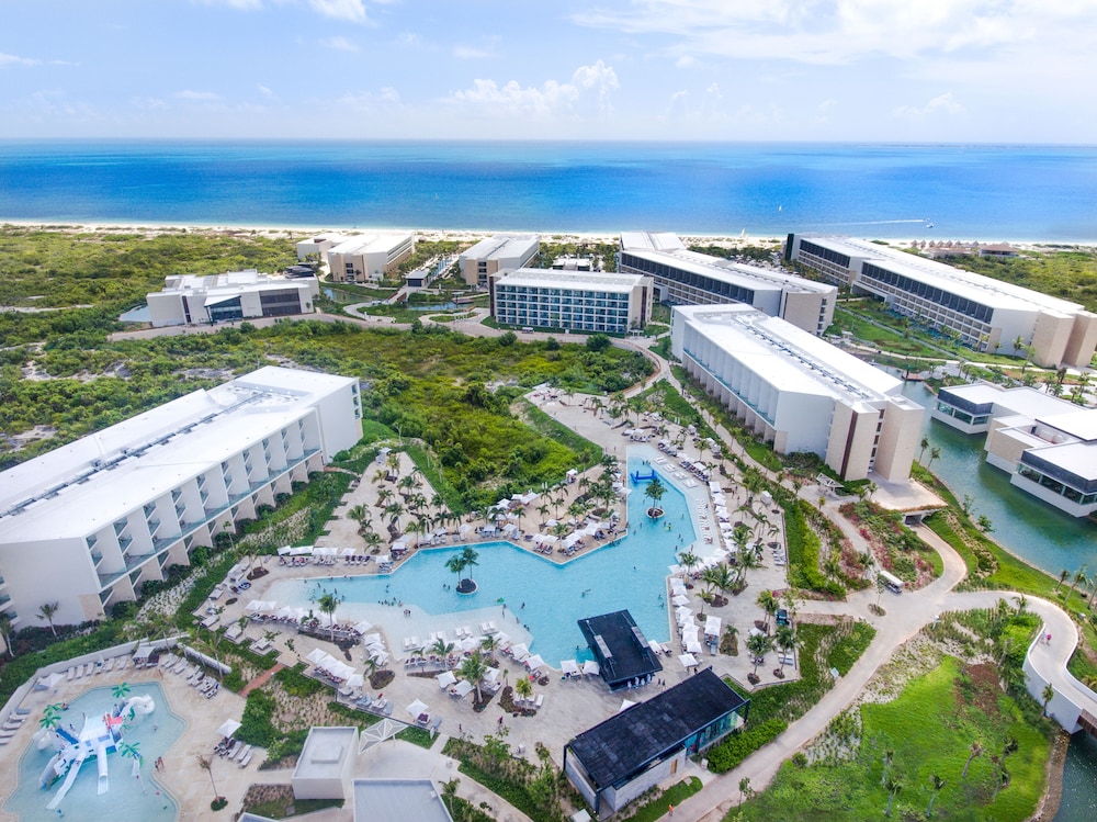 Grand Palladium Select Costa Mujeres - All Inclusive — Hotel building in Playa Mujeres, Quintana Roo