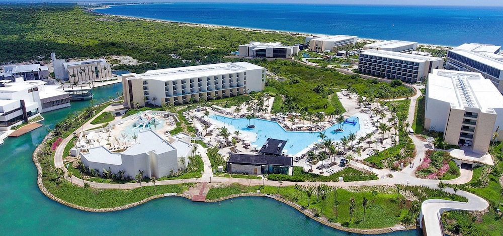 Grand Palladium Select Costa Mujeres - All Inclusive — Swimming pool in Playa Mujeres, Quintana Roo