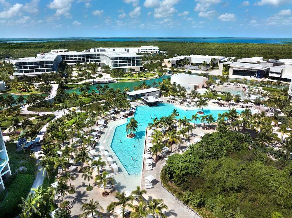 Grand Palladium Select Costa Mujeres - All Inclusive — Swimming pool in Playa Mujeres, Quintana Roo