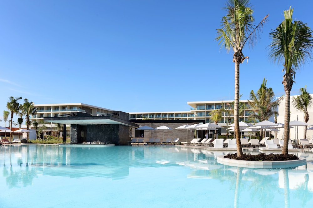 Grand Palladium Select Costa Mujeres - All Inclusive — Swimming pool in Playa Mujeres, Quintana Roo