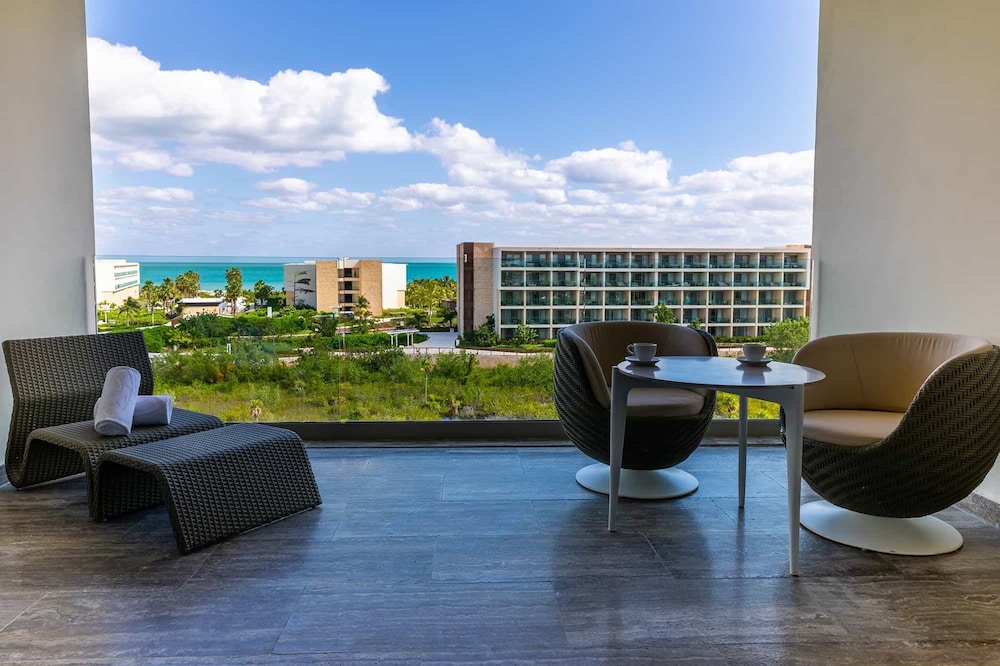 Grand Palladium Select Costa Mujeres - All Inclusive — Hotel building in Playa Mujeres, Quintana Roo