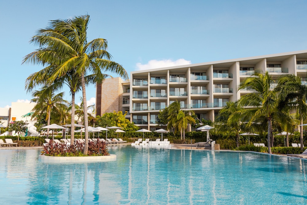 Grand Palladium Select Costa Mujeres - All Inclusive — Swimming pool in Playa Mujeres, Quintana Roo