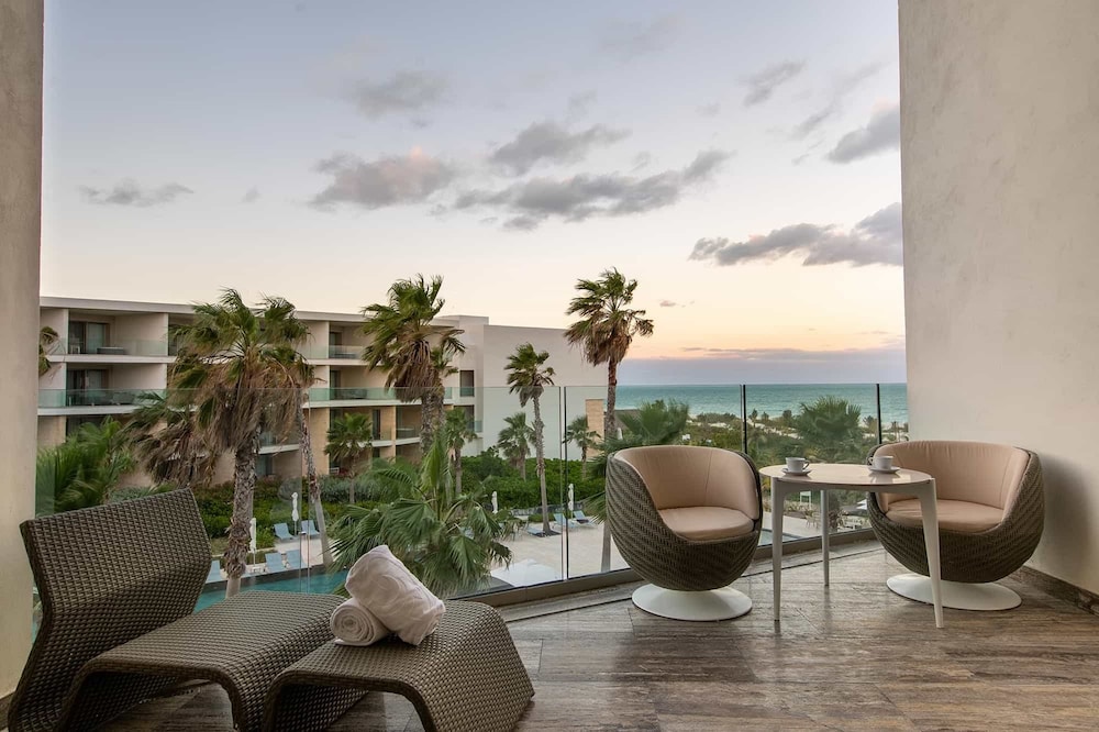 Grand Palladium Select Costa Mujeres - All Inclusive — Hotel building in Playa Mujeres, Quintana Roo