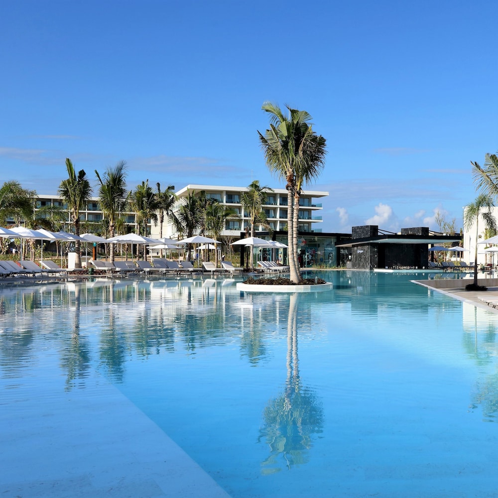 Grand Palladium Select Costa Mujeres - All Inclusive — Swimming pool in Playa Mujeres, Quintana Roo