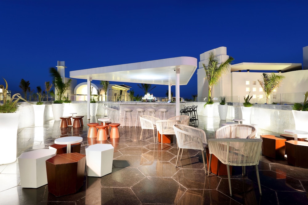 Grand Palladium Select Costa Mujeres - All Inclusive — Restaurant & bars in Playa Mujeres, Quintana Roo