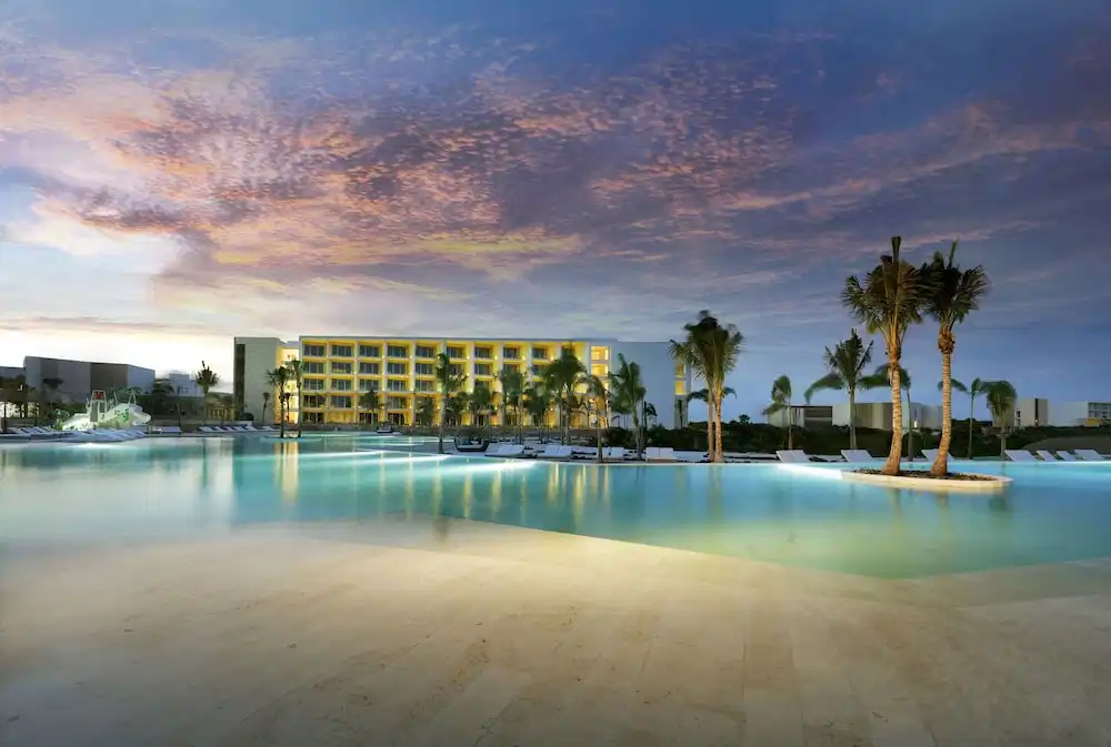 Grand Palladium Select Costa Mujeres - All Inclusive — Swimming pool in Playa Mujeres, Quintana Roo