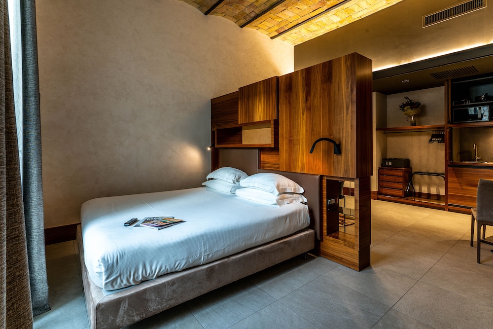Gasometer Urban Suites — Hotel rooms in Rome, Lazio