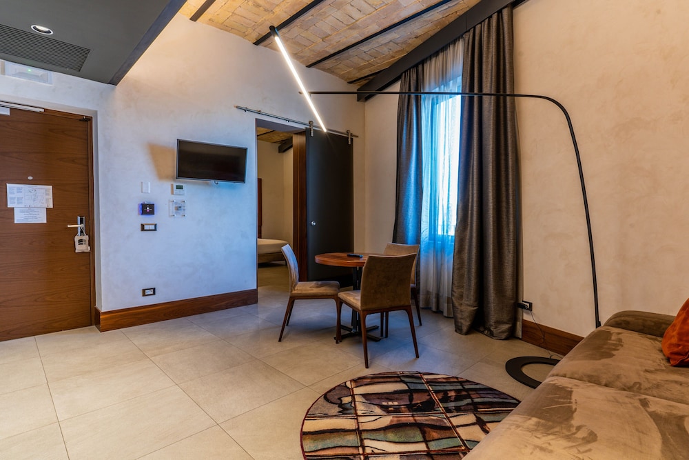 Gasometer Urban Suites — Hotel rooms in Rome, Lazio