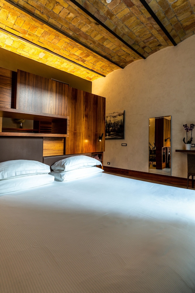 Gasometer Urban Suites — Hotel rooms in Rome, Lazio