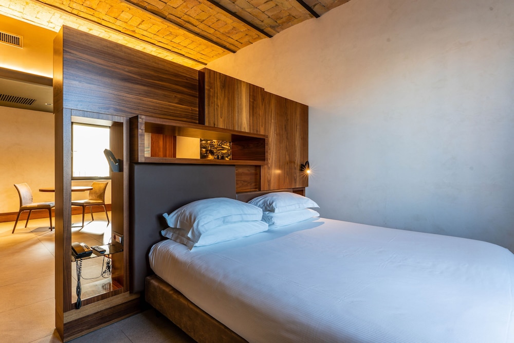 Gasometer Urban Suites — Hotel rooms in Rome, Lazio