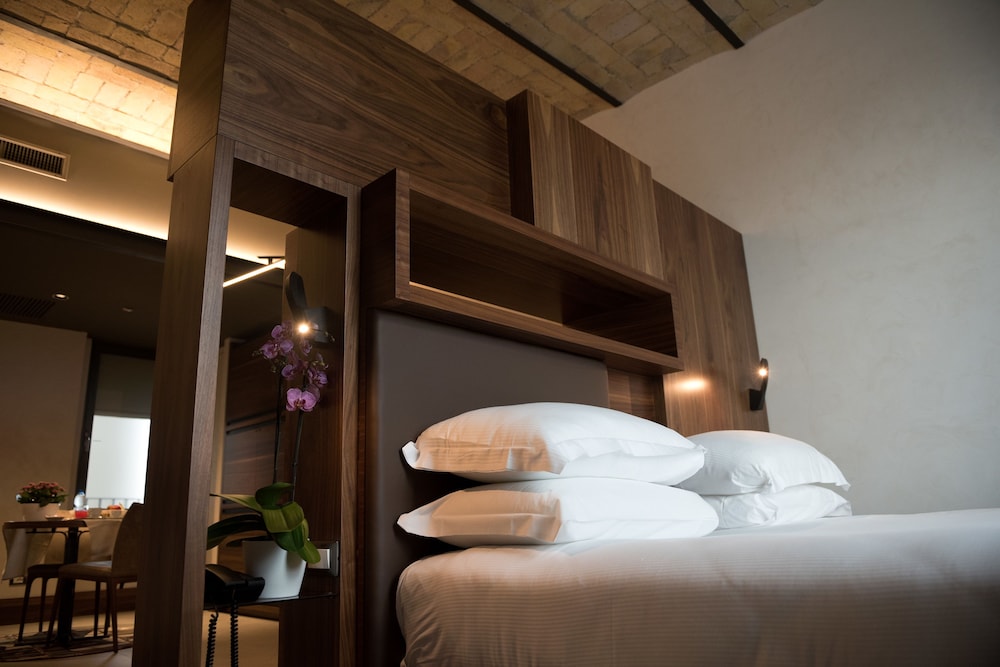 Gasometer Urban Suites — Hotel rooms in Rome, Lazio
