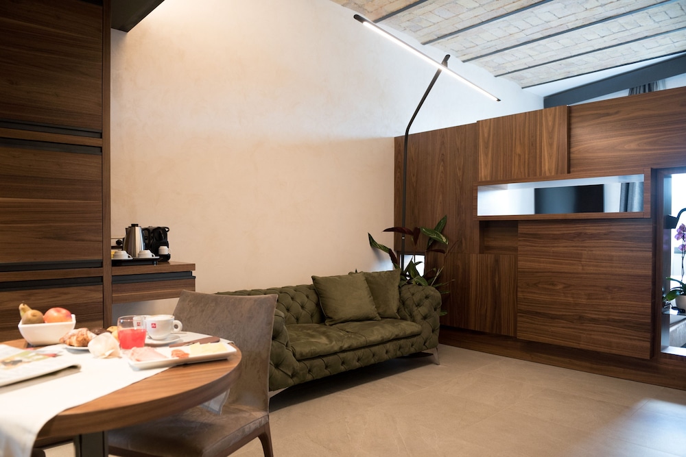 Gasometer Urban Suites — Hotel rooms in Rome, Lazio