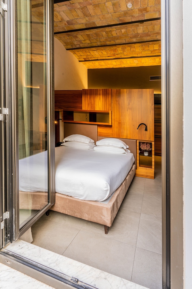 Gasometer Urban Suites — Hotel rooms in Rome, Lazio