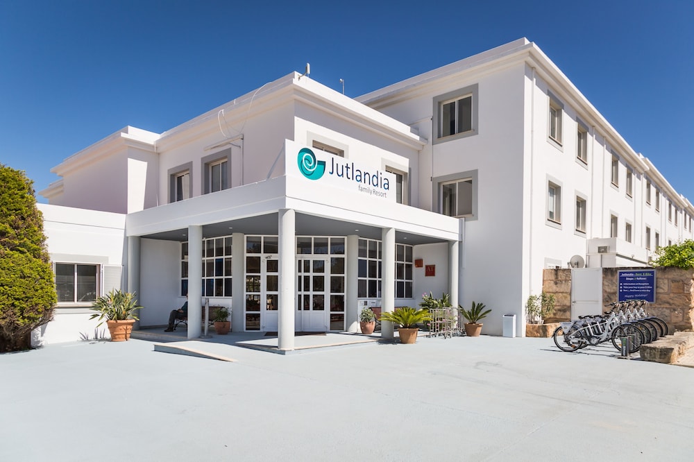 Apartamentos Jutlandia — Hotel building in Santa Ponca, Balearic Islands