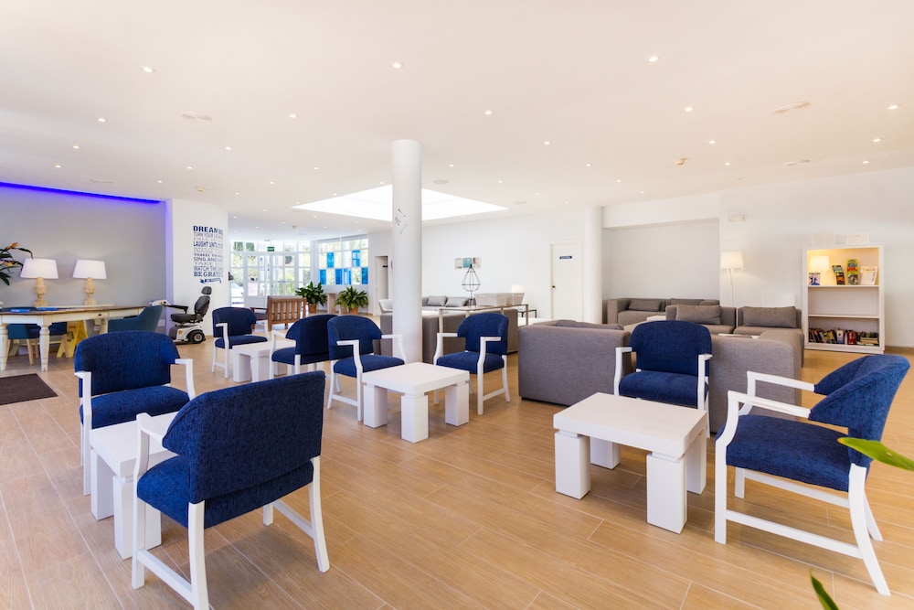 Apartamentos Jutlandia — Hotel building in Santa Ponca, Balearic Islands