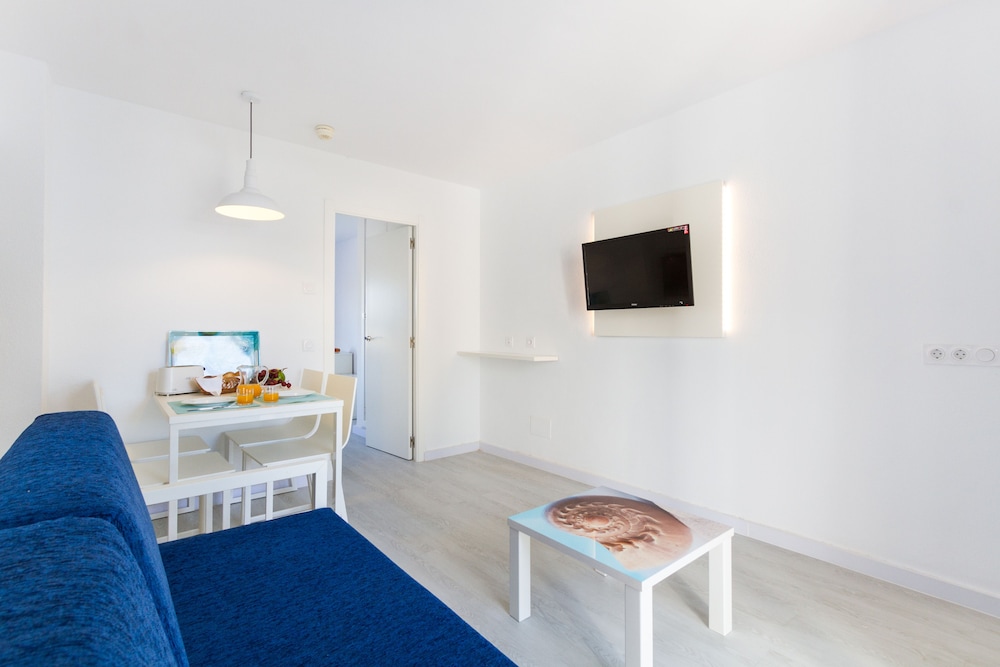 Apartamentos Jutlandia — Hotel rooms in Santa Ponca, Balearic Islands