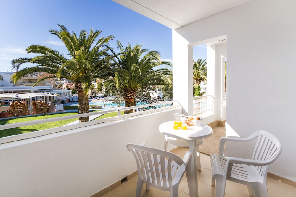 Apartamentos Jutlandia — Swimming pool in Santa Ponca, Balearic Islands