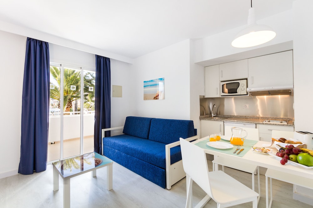 Apartamentos Jutlandia — Hotel rooms in Santa Ponca, Balearic Islands