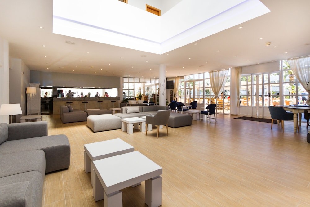 Apartamentos Jutlandia — Restaurant & bars in Santa Ponca, Balearic Islands