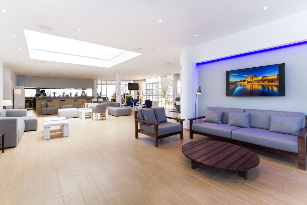 Apartamentos Jutlandia — Restaurant & bars in Santa Ponca, Balearic Islands