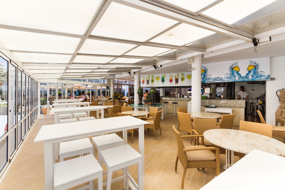 Apartamentos Jutlandia — Restaurant & bars in Santa Ponca, Balearic Islands