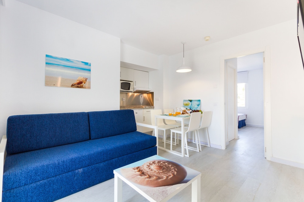 Apartamentos Jutlandia — Hotel rooms in Santa Ponca, Balearic Islands
