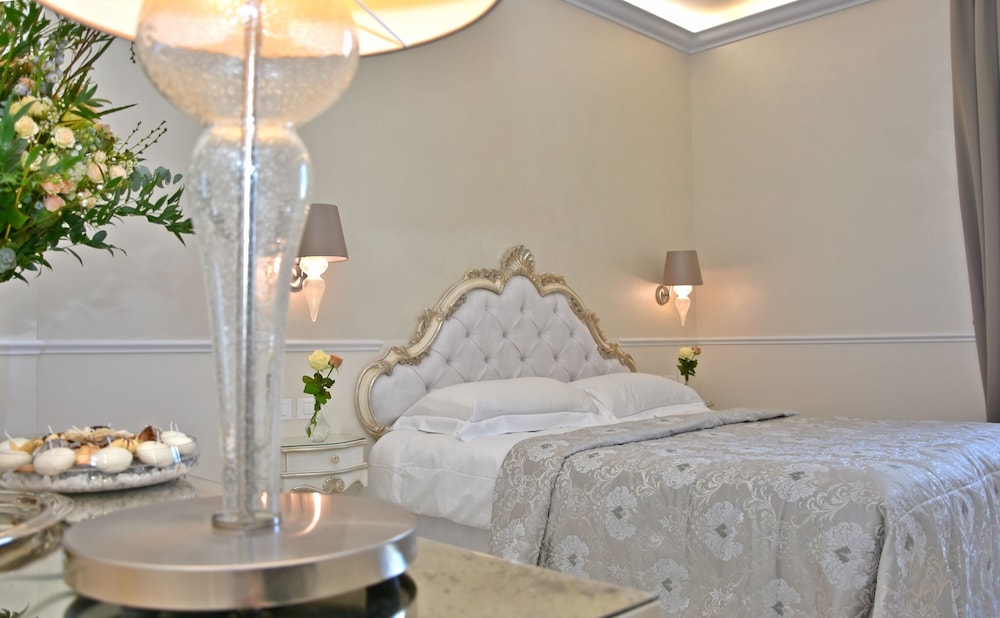 The Moon Boutique Hotel & Spa — Hotel rooms in Florence, Tuscany