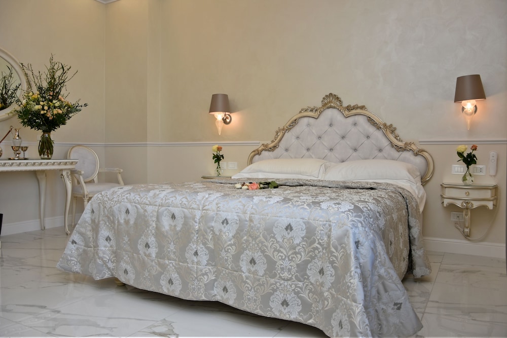 The Moon Boutique Hotel & Spa — Hotel rooms in Florence, Tuscany