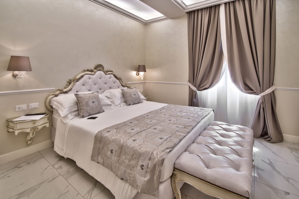 The Moon Boutique Hotel & Spa — Hotel rooms in Florence, Tuscany