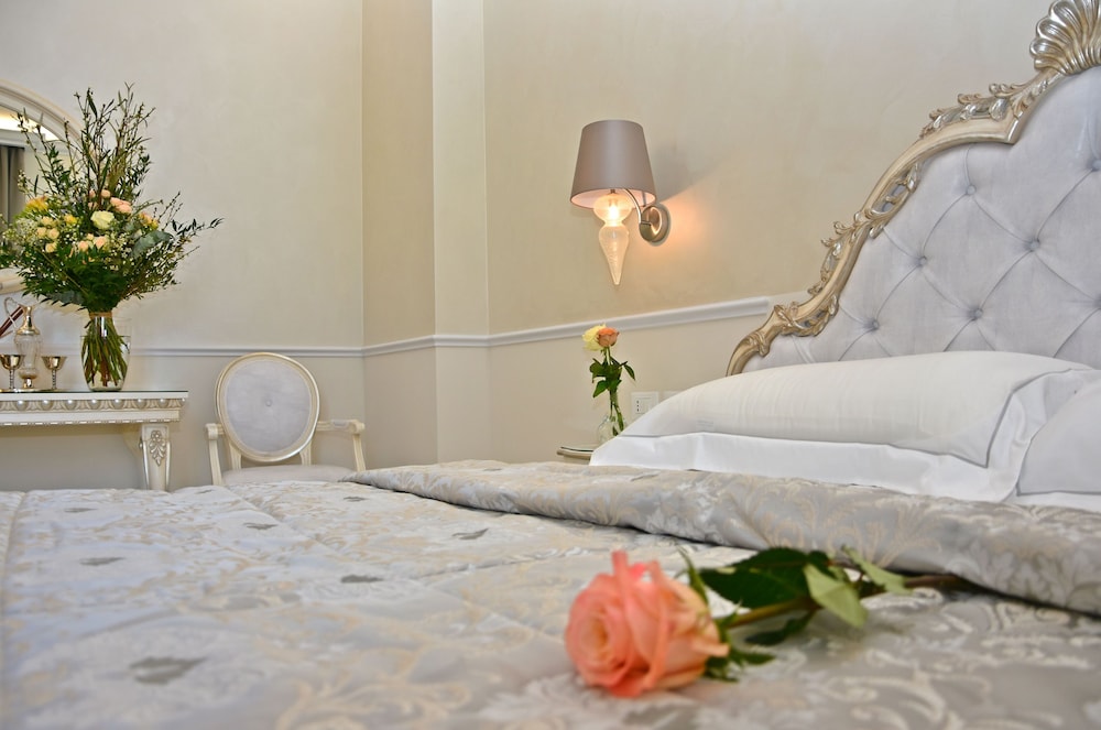 The Moon Boutique Hotel & Spa — Hotel rooms in Florence, Tuscany