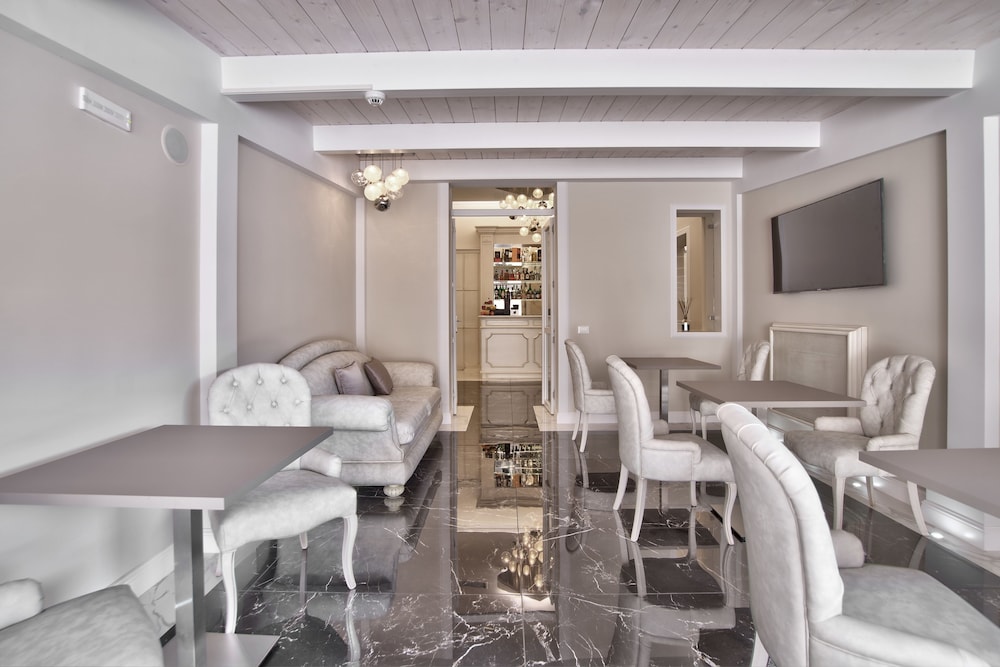 The Moon Boutique Hotel & Spa — Restaurant & bars in Florence, Tuscany