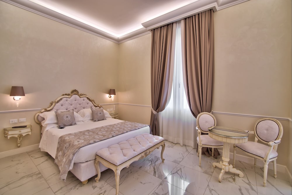 The Moon Boutique Hotel & Spa — Hotel rooms in Florence, Tuscany