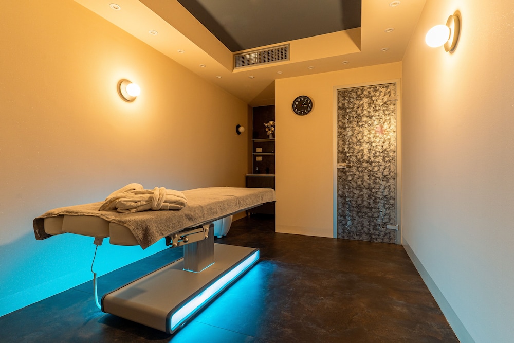 The Moon Boutique Hotel & Spa — Hotel rooms in Florence, Tuscany
