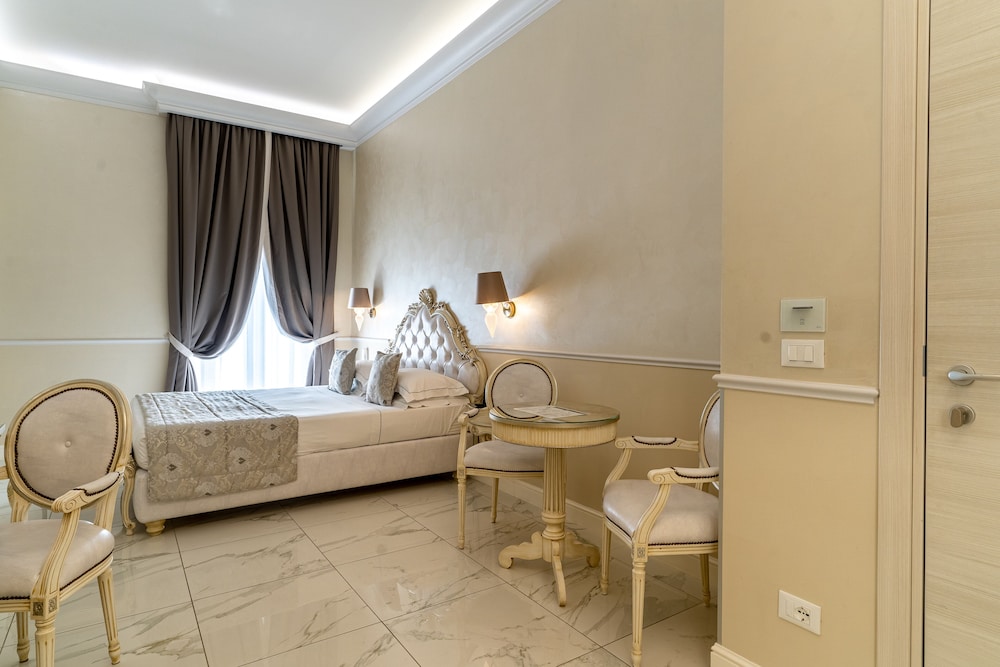 The Moon Boutique Hotel & Spa — Hotel rooms in Florence, Tuscany