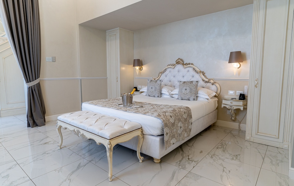 The Moon Boutique Hotel & Spa — Hotel rooms in Florence, Tuscany