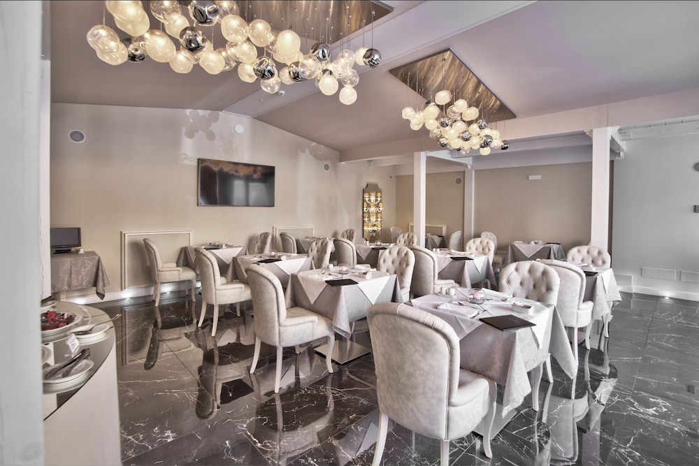 The Moon Boutique Hotel & Spa — Restaurant & bars in Florence, Tuscany