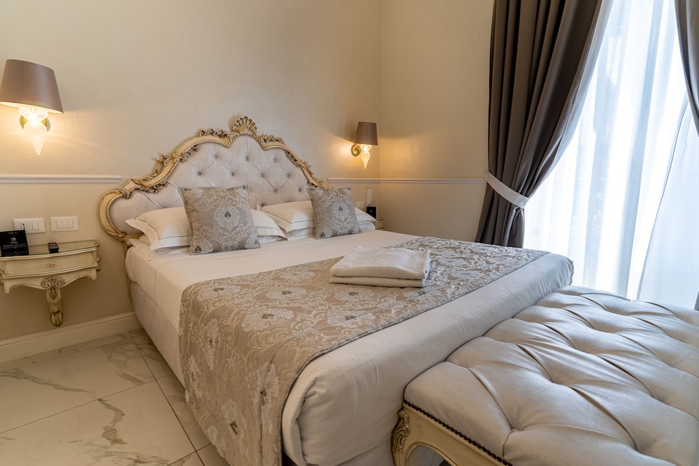 The Moon Boutique Hotel & Spa — Hotel rooms in Florence, Tuscany