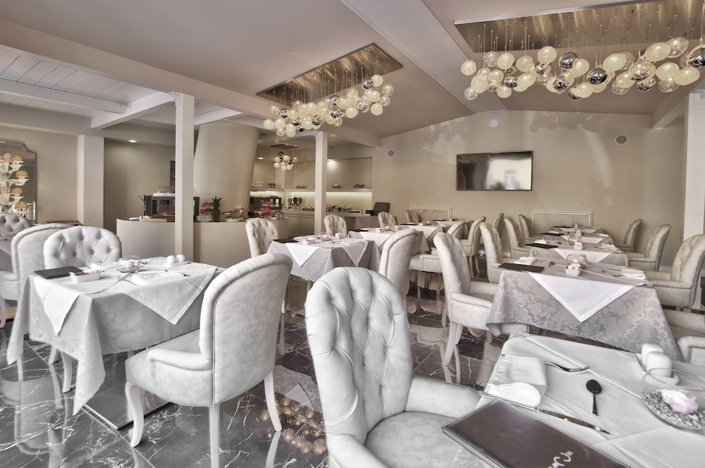 The Moon Boutique Hotel & Spa — Restaurant & bars in Florence, Tuscany