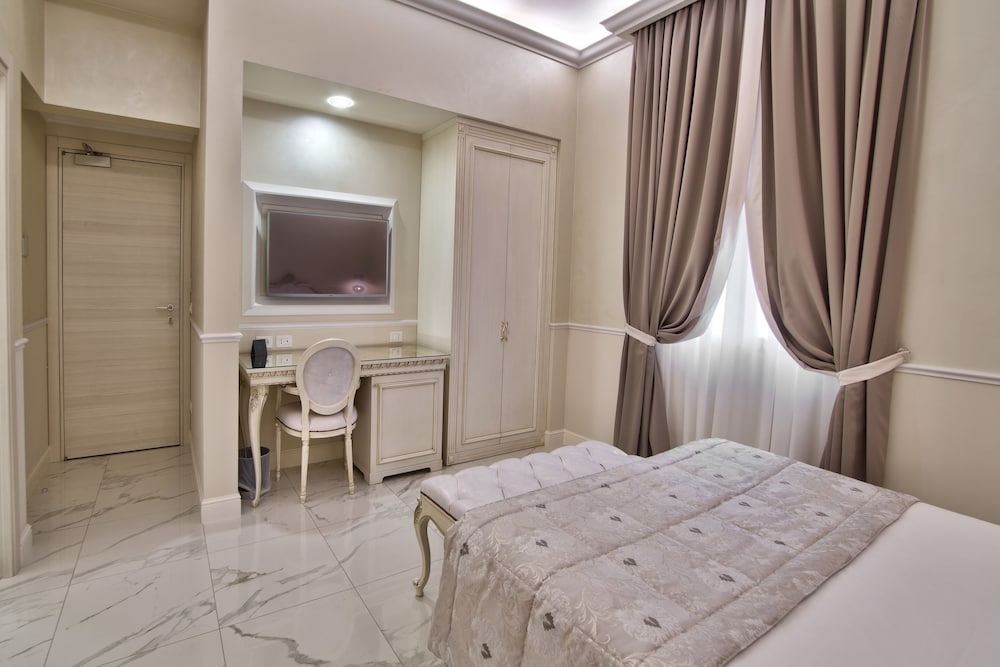 The Moon Boutique Hotel & Spa — Hotel rooms in Florence, Tuscany