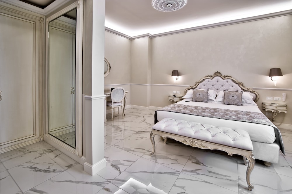 The Moon Boutique Hotel & Spa — Hotel rooms in Florence, Tuscany